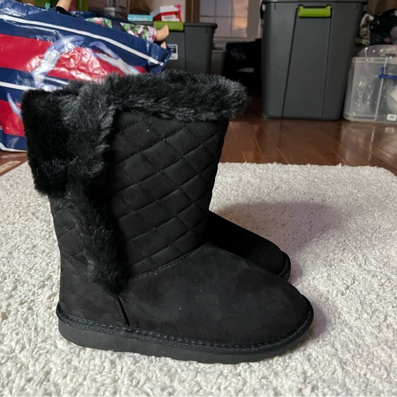 Girls Size 2 Ocean Coast Black Quilted Faux Fur Boots NIB - Picture 8 of 10